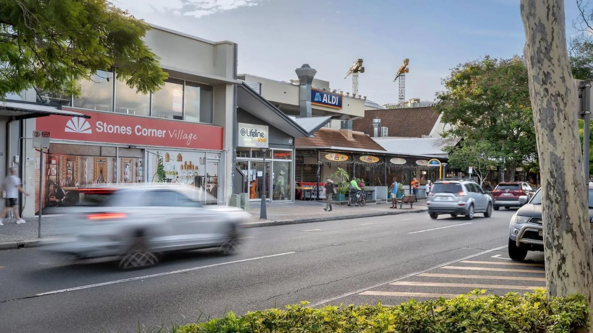 Hanlon Park Escape 250M To Stones Corner Village Brisbane 0*,  Australia