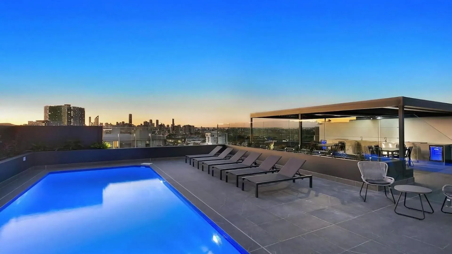 Hanlon Park Escape 250M To Stones Corner Village Brisbane Apartment