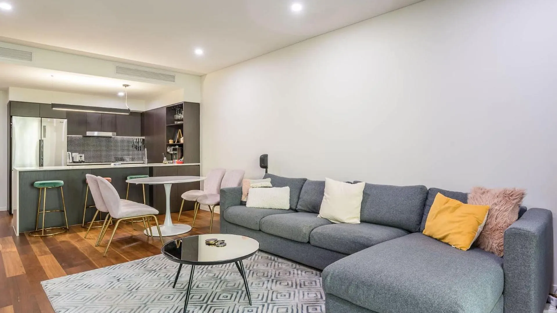 Hanlon Park Escape 250M To Stones Corner Village Brisbane 0*,
