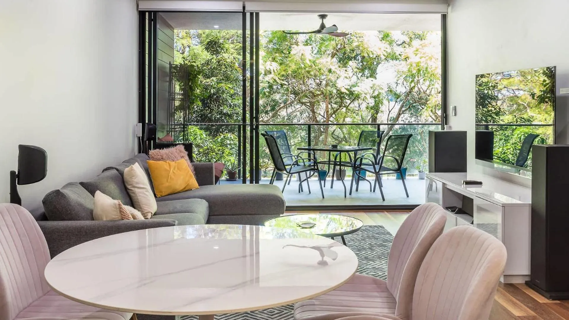 Hanlon Park Escape 250M To Stones Corner Village Brisbane 0*,